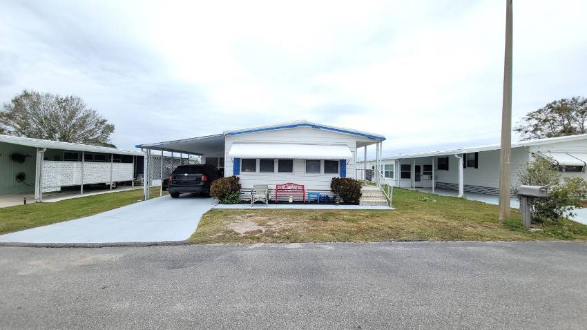 Dundee, FL Mobile Home for Sale located at 234 Green Haven Lane W. Dell Lake Village